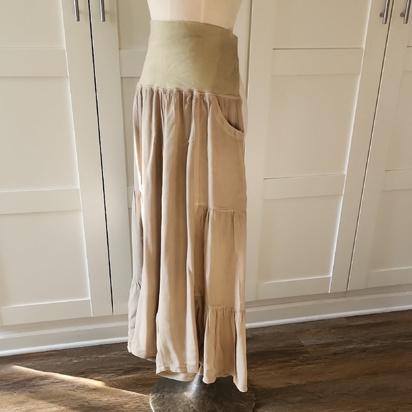 Sacred Threads Beige Ruffled Palazzo Pants Size Medium Stretch Waist - Picture 2 of 7